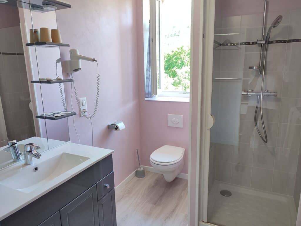 À vendre – Hôtel-Restaurant de 6 chambres et 70 couverts à Ceilhes-et-Rocozels – Hérault (34)