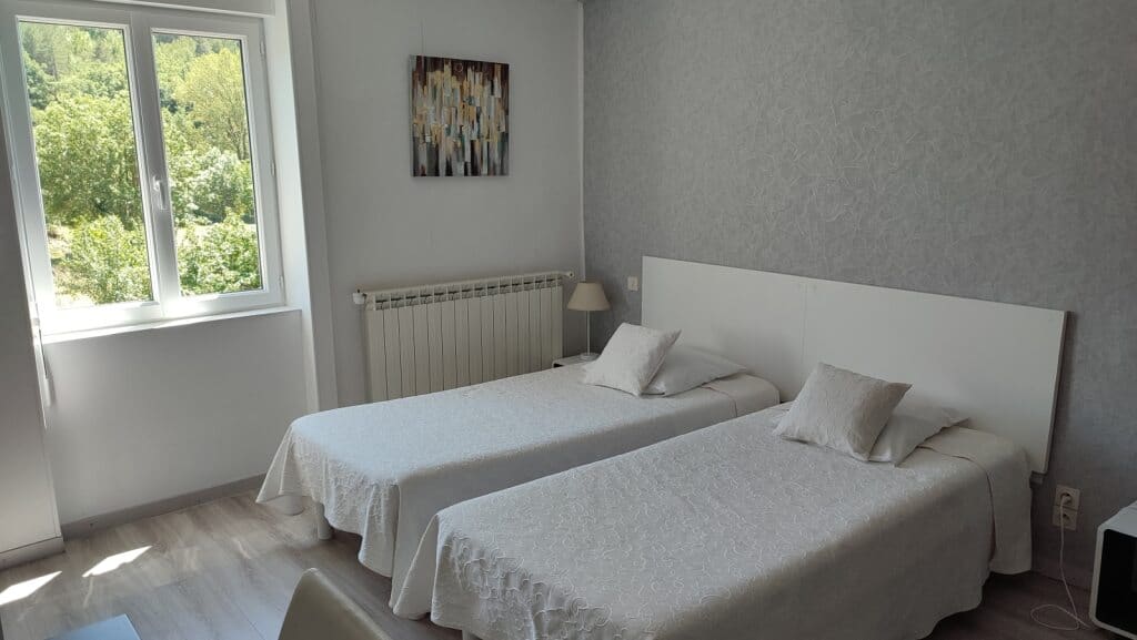 À vendre – Hôtel-Restaurant de 6 chambres et 70 couverts à Ceilhes-et-Rocozels – Hérault (34)