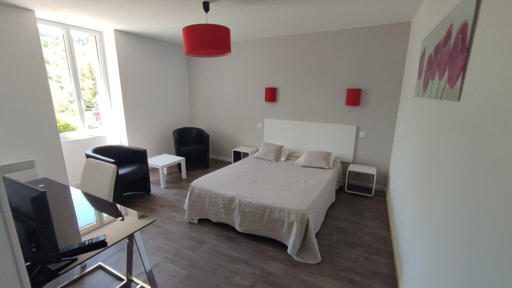 À vendre – Hôtel-Restaurant de 6 chambres et 70 couverts à Ceilhes-et-Rocozels – Hérault (34)