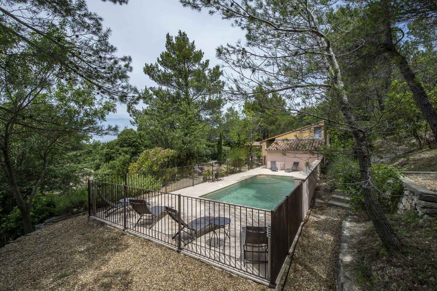 À vendre – Hôtel-Restaurant de 15 chambres et 60 couverts dans le Vaucluse (84)