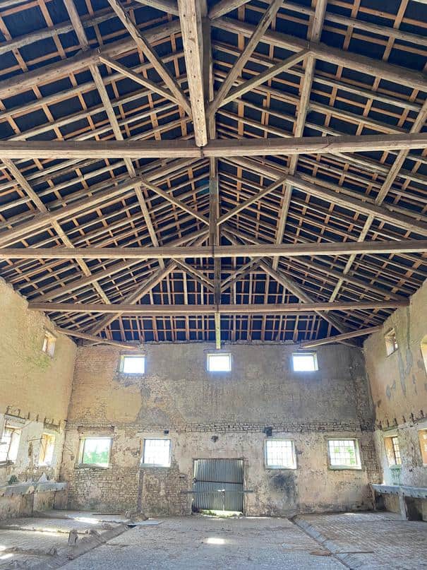 À vendre - Ancien corps de ferme du XVIIIe siècle de 4 500 m² à reconvertir en hébergement touristique à Vittel - Vosges (88)