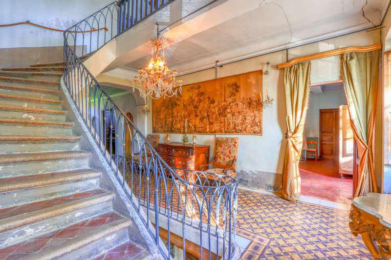 À vendre – Château du XVIIᵉ siècle de 22 pièces à Rustrel – Vaucluse (84)