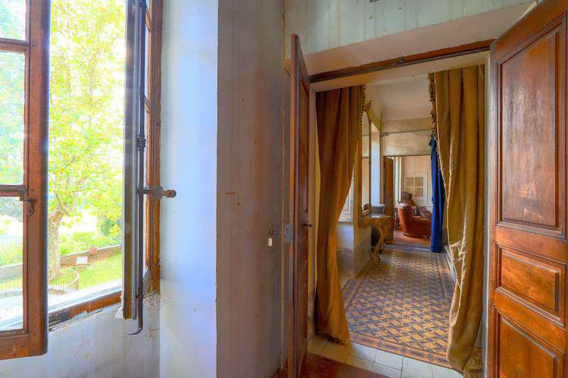À vendre – Château du XVIIᵉ siècle de 22 pièces à Rustrel – Vaucluse (84)