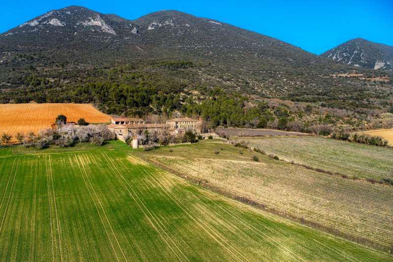 À vendre – Château du XVIIᵉ siècle de 22 pièces à Rustrel – Vaucluse (84)