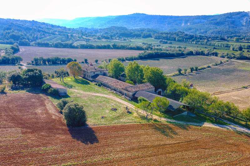 À vendre – Château du XVIIᵉ siècle de 22 pièces à Rustrel – Vaucluse (84)