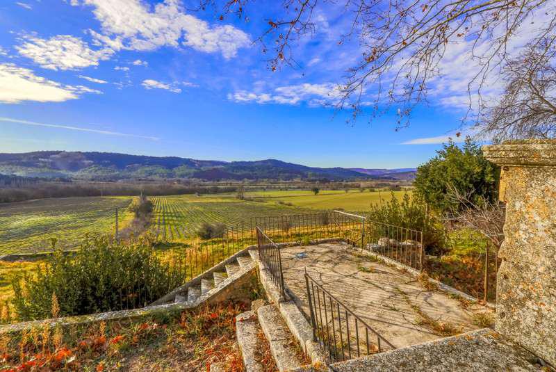 À vendre – Château du XVIIᵉ siècle de 22 pièces à Rustrel – Vaucluse (84)