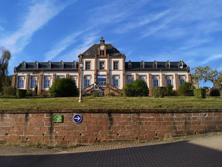 Ancien hôpital de 1 877 m² à reconvertir en hébergement touristique à Senones – Vosges (88)