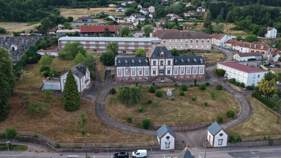 Ancien hôpital de 1 877 m² à reconvertir en hébergement touristique à Senones – Vosges (88)