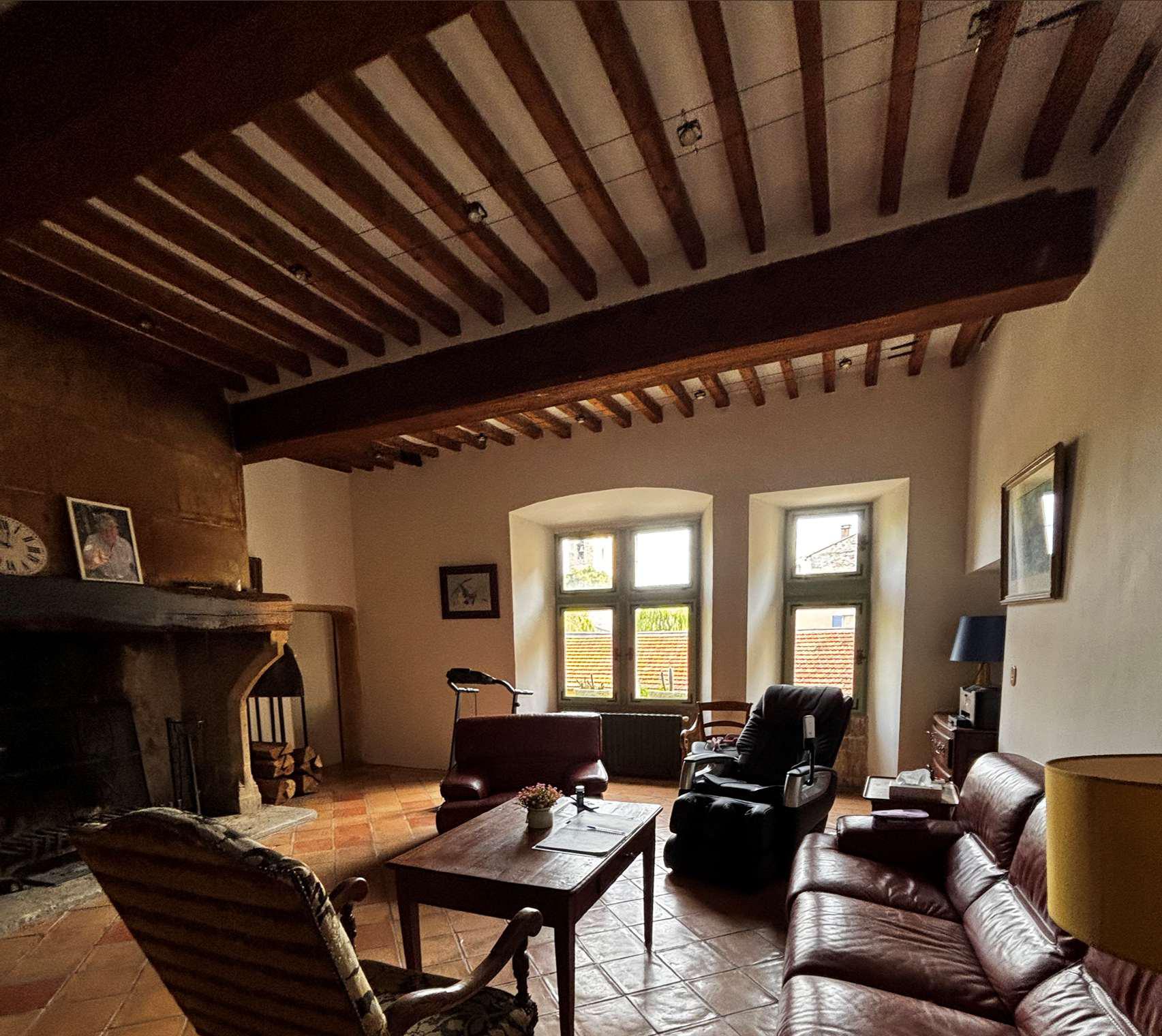 À vendre – Château de 995 m² classé au titre des Monuments historiques à Pernes-les-Fontaines – Vaucluse (84)