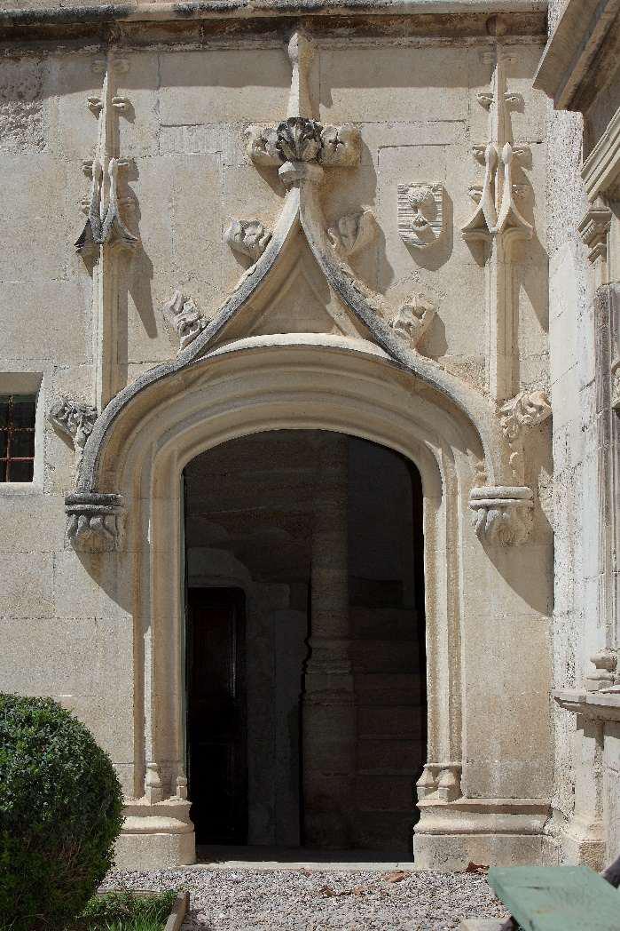 À vendre – Château de 995 m² classé au titre des Monuments historiques à Pernes-les-Fontaines – Vaucluse (84)