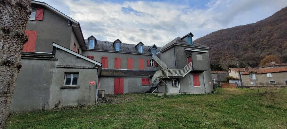 À Vendre – Ancienne maison de retraite de 37 chambres à réhabiliter en offre d’hébergement touristique à Berten – Hautes-Pyrénées (65)