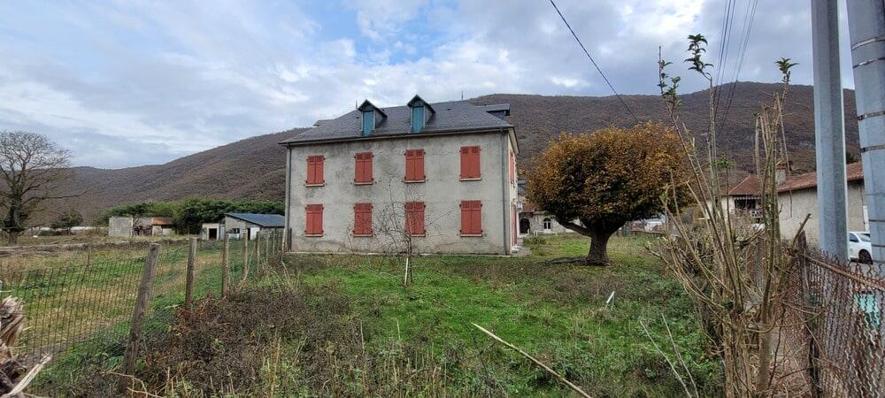 À Vendre – Ancienne maison de retraite de 37 chambres à réhabiliter en offre d’hébergement touristique à Berten – Hautes-Pyrénées (65)