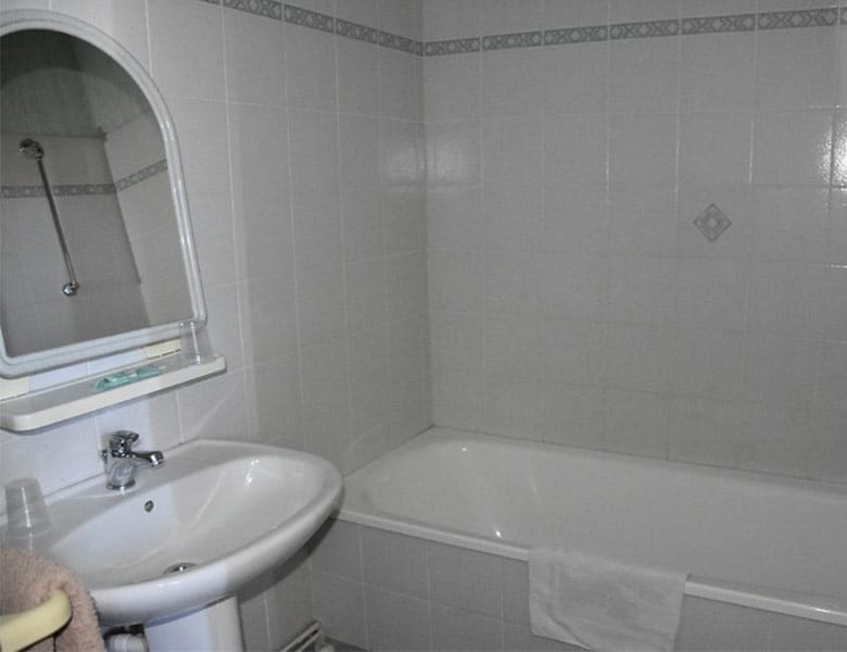 a-vendre-cafe-hotel-restaurant-de-8-chambres-dans-le-gers-3