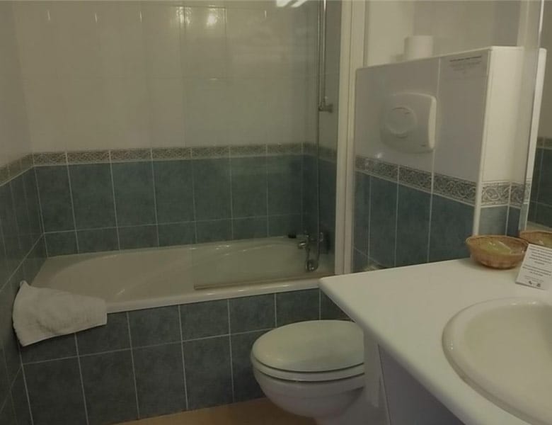 a-vendre-hotel-bureau-3-de-12-chambres-dans-le-finistere-5
