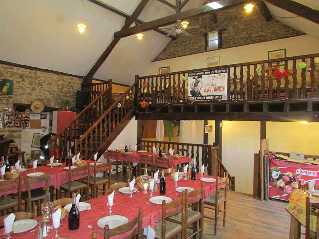 https://tourism-hub.org/uploads/images/restaurant-camping-lac-egletons-1.jpg