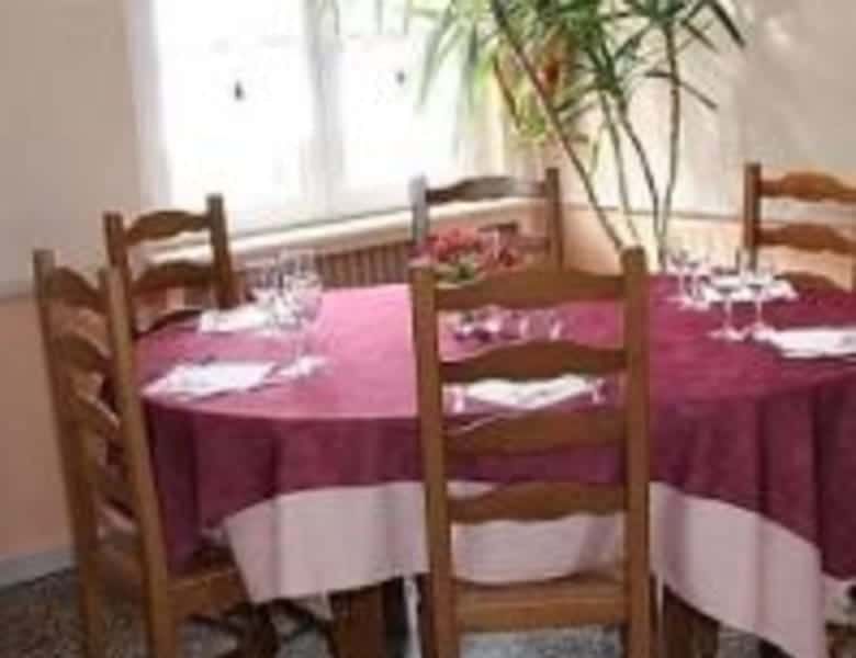 achat-dun-hotel-restaurant-dune-surface-de-1-065-m2-proche-de-la-roche-sur-yon-3
