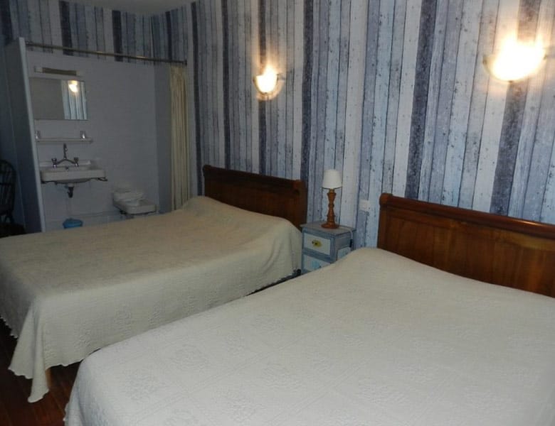 a-vendre-fonds-de-commerce-dun-hotel-restaurant-de-10-chambres-30-couverts-en-isere-1