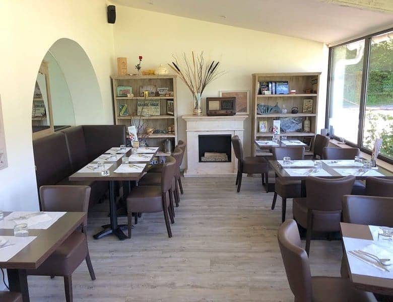 bar-restaurant-a-vendre-200-couverts-au-lac-daiguebelette-en-savoie-proche-de-chambery-3