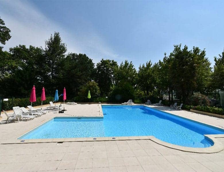 camping-de-3-4-ha-equipe-de-chalets-mobil-homes-a-reprendre-dans-le-gers-1
