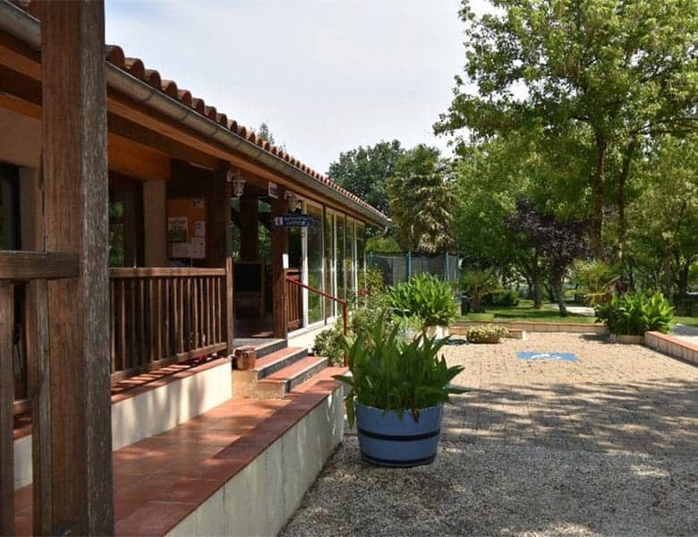 camping-de-3-4-ha-equipe-de-chalets-mobil-homes-a-reprendre-dans-le-gers-3