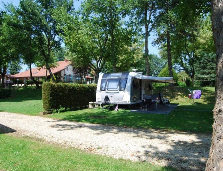 camping-de-3-4-ha-equipe-de-chalets-mobil-homes-a-reprendre-dans-le-gers-7
