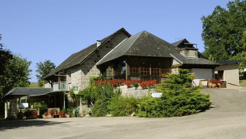 domaine-avec-restaurant-et-piscine-exterieur-a-vendre-en-correze-proche-de-brive-la-gaillarde-en-nouvelle-aquitaine-5