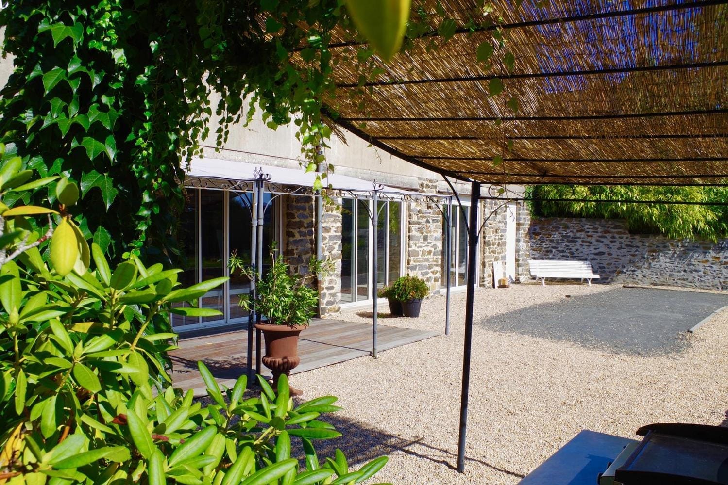 gite-avec-piscine-exterieur-a-vendre-a-uzerche-correze-15