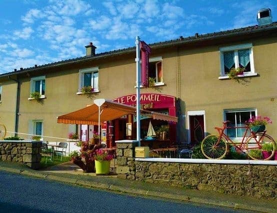 hotel-restaurant-2-a-vendre-de-9-chambres-50-couverts-a-gueret-dans-la-creuse-1