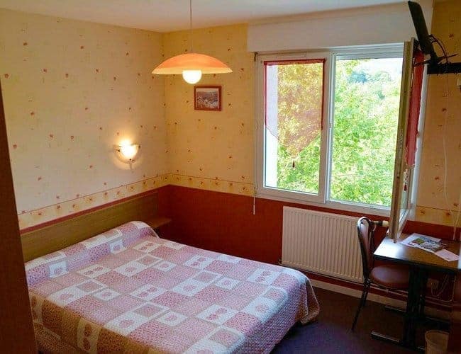 hotel-restaurant-2-a-vendre-de-9-chambres-50-couverts-a-gueret-dans-la-creuse-5