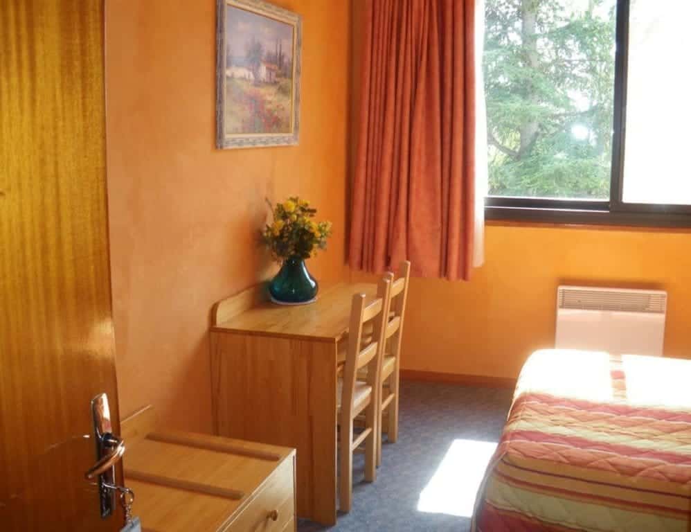 hotel-restaurant-2-etoiles-a-vendre-de-30-chambres-80-couverts-proche-forcalquier-dans-les-alpes-de-haute-provence-5