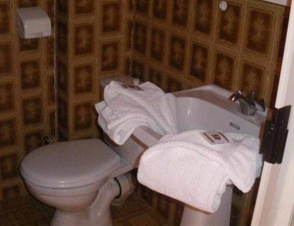 hotel-restaurant-2-etoiles-a-vendre-de-30-chambres-80-couverts-proche-forcalquier-dans-les-alpes-de-haute-provence-9