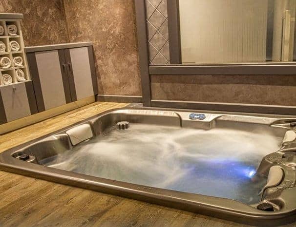 hotel-restaurant-3-a-vendre-de-31-chambres-90-couverts-au-coeur-de-la-station-de-champagny-en-vanoise-en-savoie-7