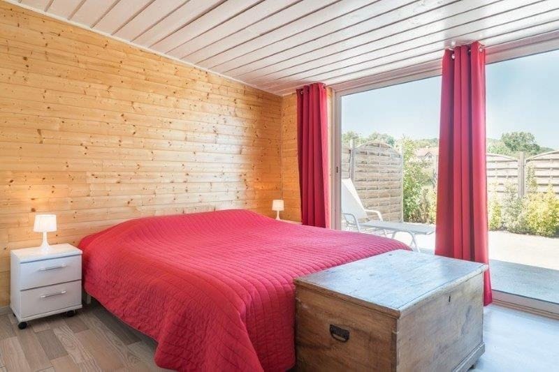 https://tourism-hub.org/uploads/images/ID594-fonds-de-commerce-hotel-a-vendre-hautes-pyrenees-chambre-2.jpg