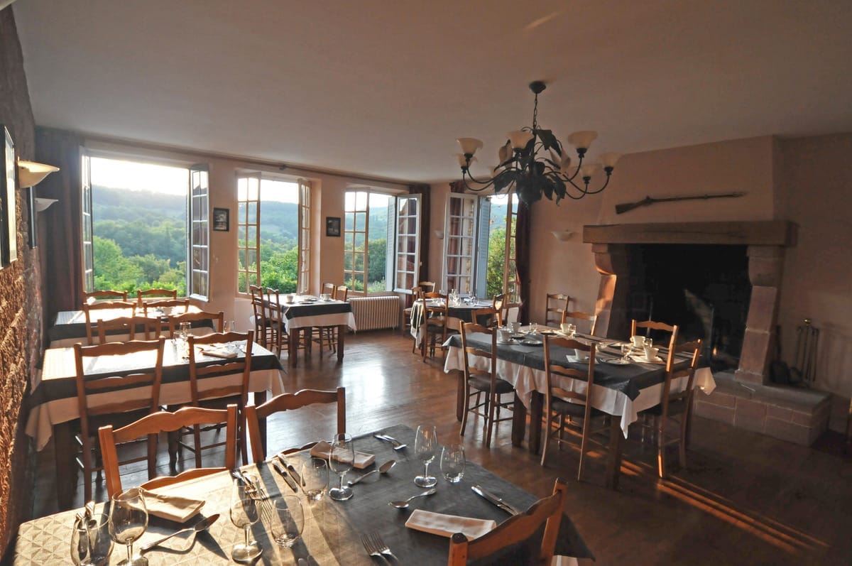 hotel-restaurant-a-vendre-dans-un-des-plus-beau-village-de-france-collonges-la-rouge-correze-nouvelle-aquitaine-3