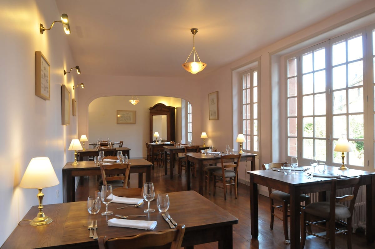 https://tourism-hub.org/uploads/images/id537restau.jpeg