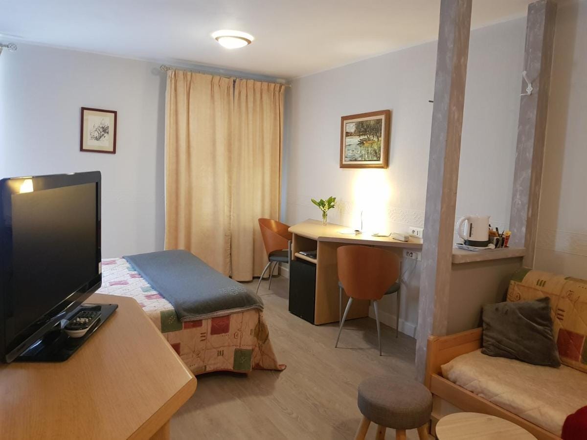 hotel-restaurant-a-vendre-dans-une-petite-ville-touristique-en-correze-nouvelle-aquitaine-9