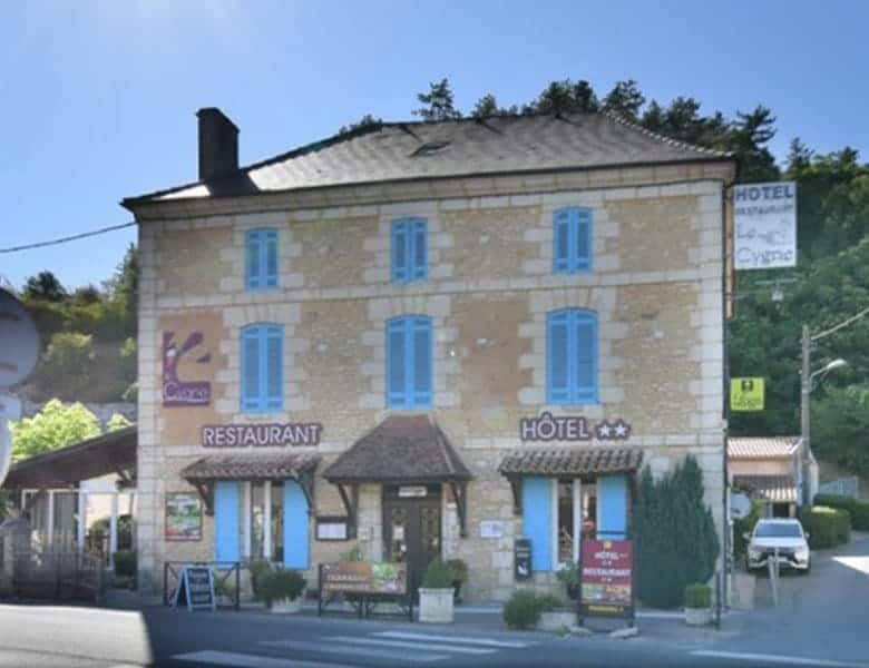 hotel-restaurant-de-11-chambres-100-couverts-a-vendre-a-le-bugue-dans-la-dordogne-1