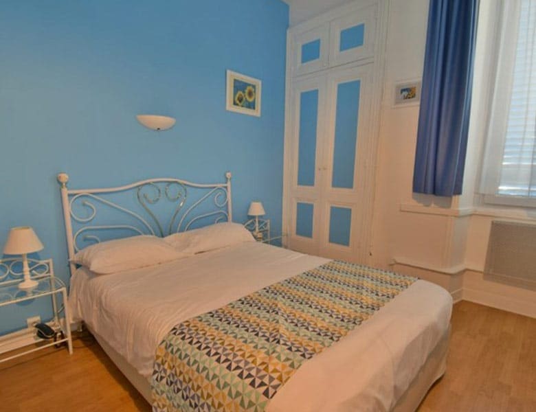 hotel-restaurant-de-11-chambres-100-couverts-a-vendre-a-le-bugue-dans-la-dordogne-13