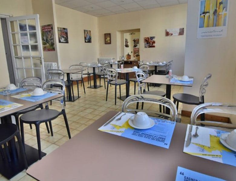 hotel-restaurant-de-11-chambres-100-couverts-a-vendre-a-le-bugue-dans-la-dordogne-17