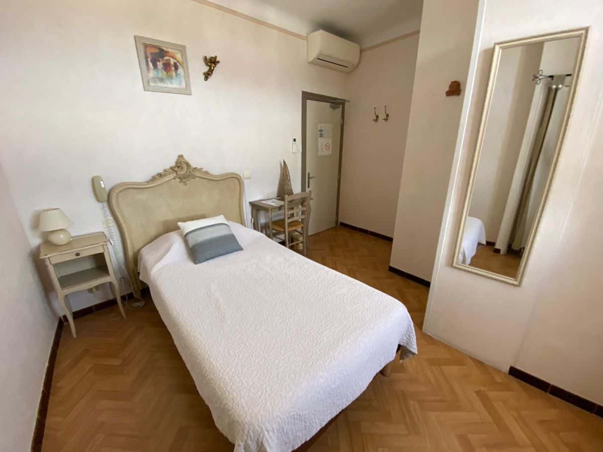 Hotel bureau- Ventoux-Vaucluse- VPA 5