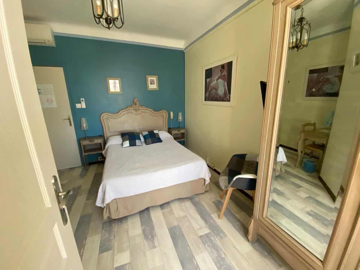 Hotel bureau- Ventoux-Vaucluse- VPA 3