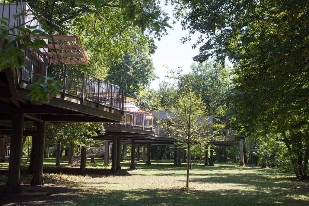 Village Vacances de 40 bungalows et 25 pavillons sur une île au cœur de la nature
