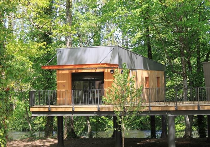 Village Vacances de 40 bungalows et 25 pavillons sur une île au cœur de la nature