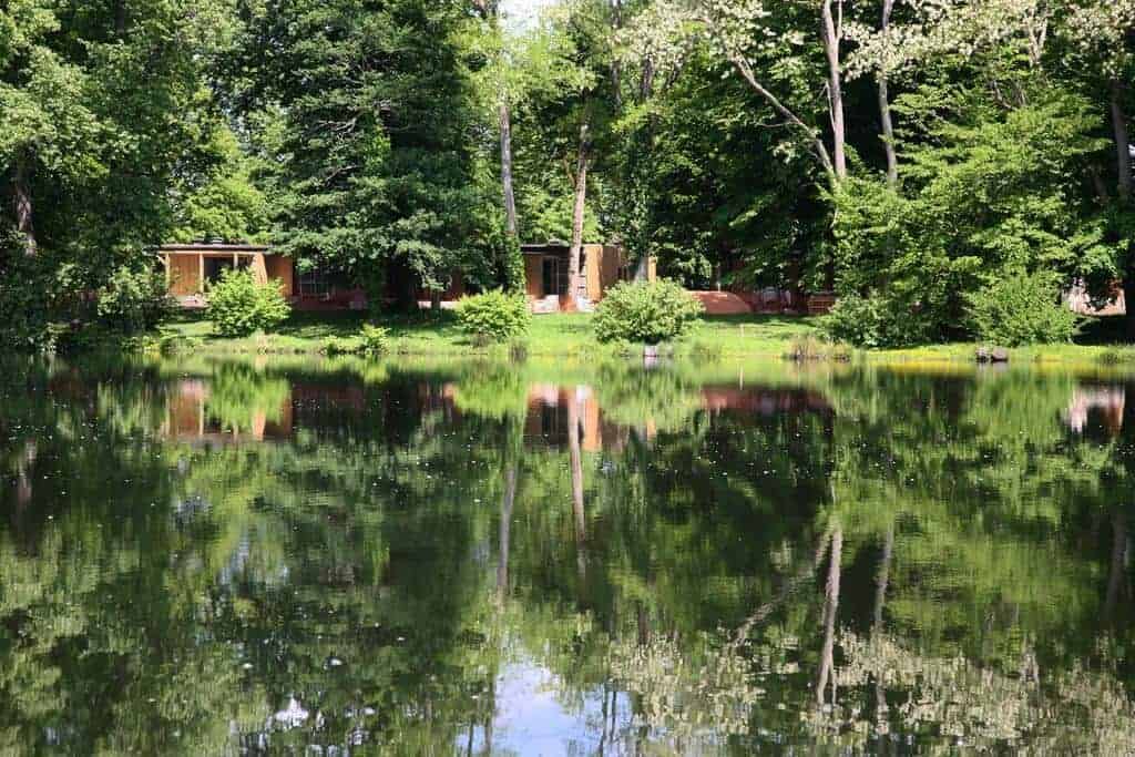 Village Vacances de 40 bungalows et 25 pavillons sur une île au cœur de la nature