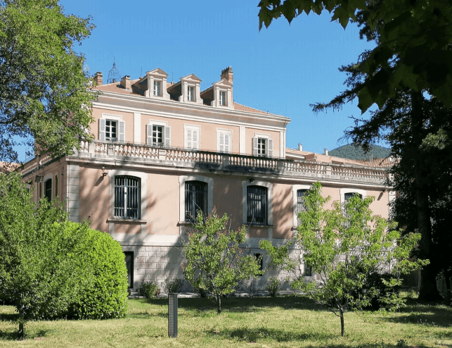 batiment-de-caractere-a-vendre-a-digne-les-bains-dans-les-alpes-de-haute-provence-3