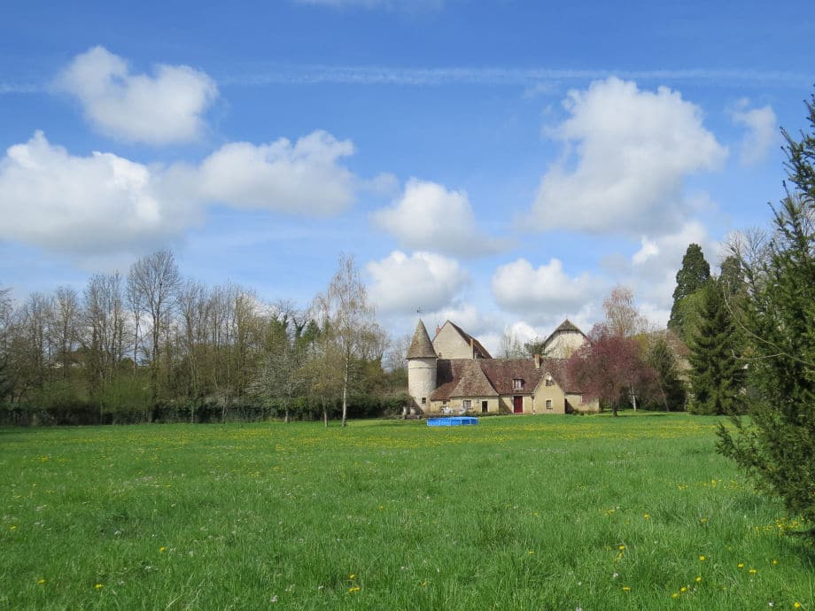 maison-forte-xv-deg-de-300-m2-et-ses-dependances-a-vendre-dans-lallier-9