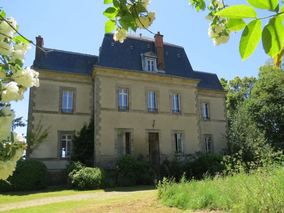 manoir-xixdeg-de-400-m2-a-vendre-dans-lallier-3