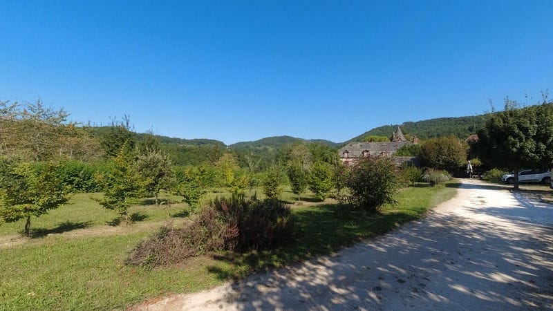 https://tourism-hub.org/uploads/images/id523exterieur.jpeg