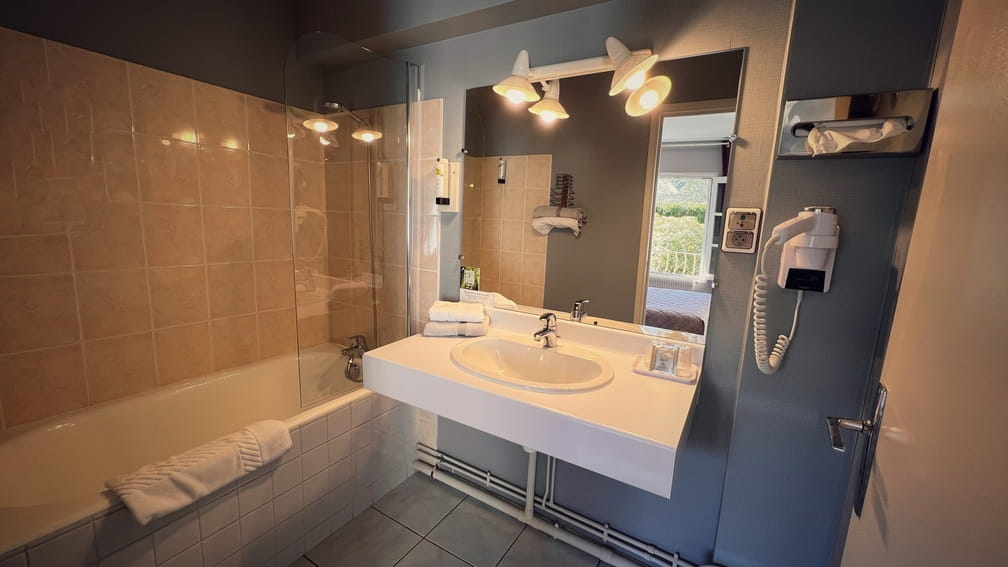À vendre – Hôtel-restaurant 3 étoiles de 15 chambres au cœur du Plateau de Millevaches à Tarnac – Corrèze (19)