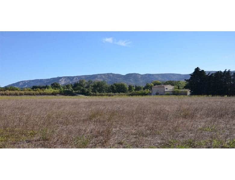 terrain-a-vendre-a-vocation-touristique-de-18-500-m2-proche-davignon-en-provence-dans-le-vaucluse-1